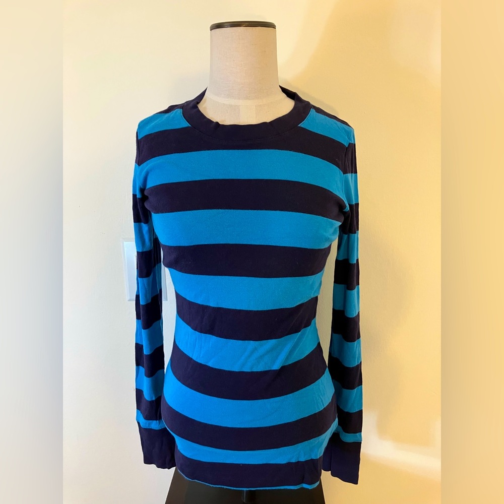 Gap women’s size medium blue & navy blue long sleeve tee